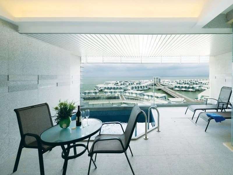 2025 波德申酒店推荐 Lexis Hibiscus Port Dickson Sky Pool Villa 阳台